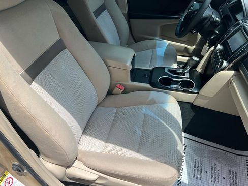 Used 2012 Toyota Camry LE FWD image 18