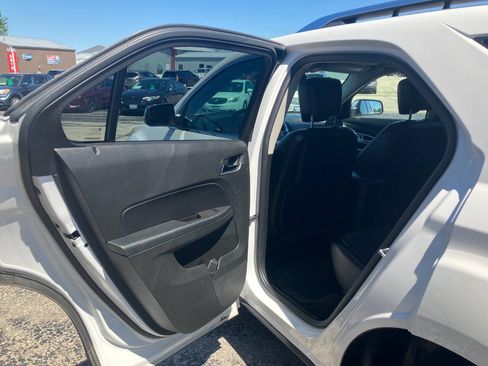 Used 2017 Chevrolet Equinox Premier w/ Enhanced Convenience Package AWD/4WD image 11