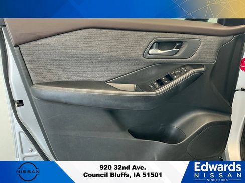 Used 2023 Nissan Rogue SV AWD/4WD image 19