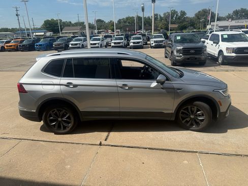 Used 2023 Volkswagen Tiguan SE FWD image 4