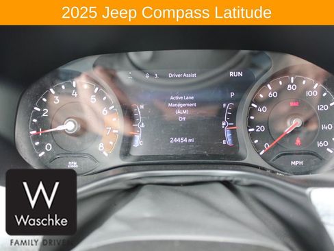 Used 2025 Jeep Compass Latitude AWD/4WD image 30