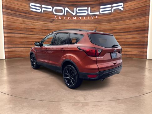 Used 2019 Ford Escape SE image 3