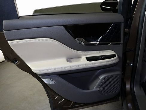 Used 2022 Lincoln Corsair AWD w/ Premium Package image 27