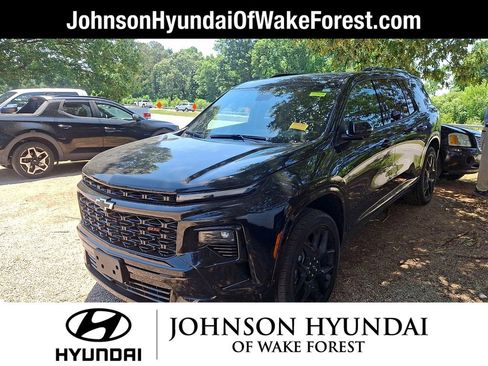 Used 2024 Chevrolet Traverse RS FWD image 2