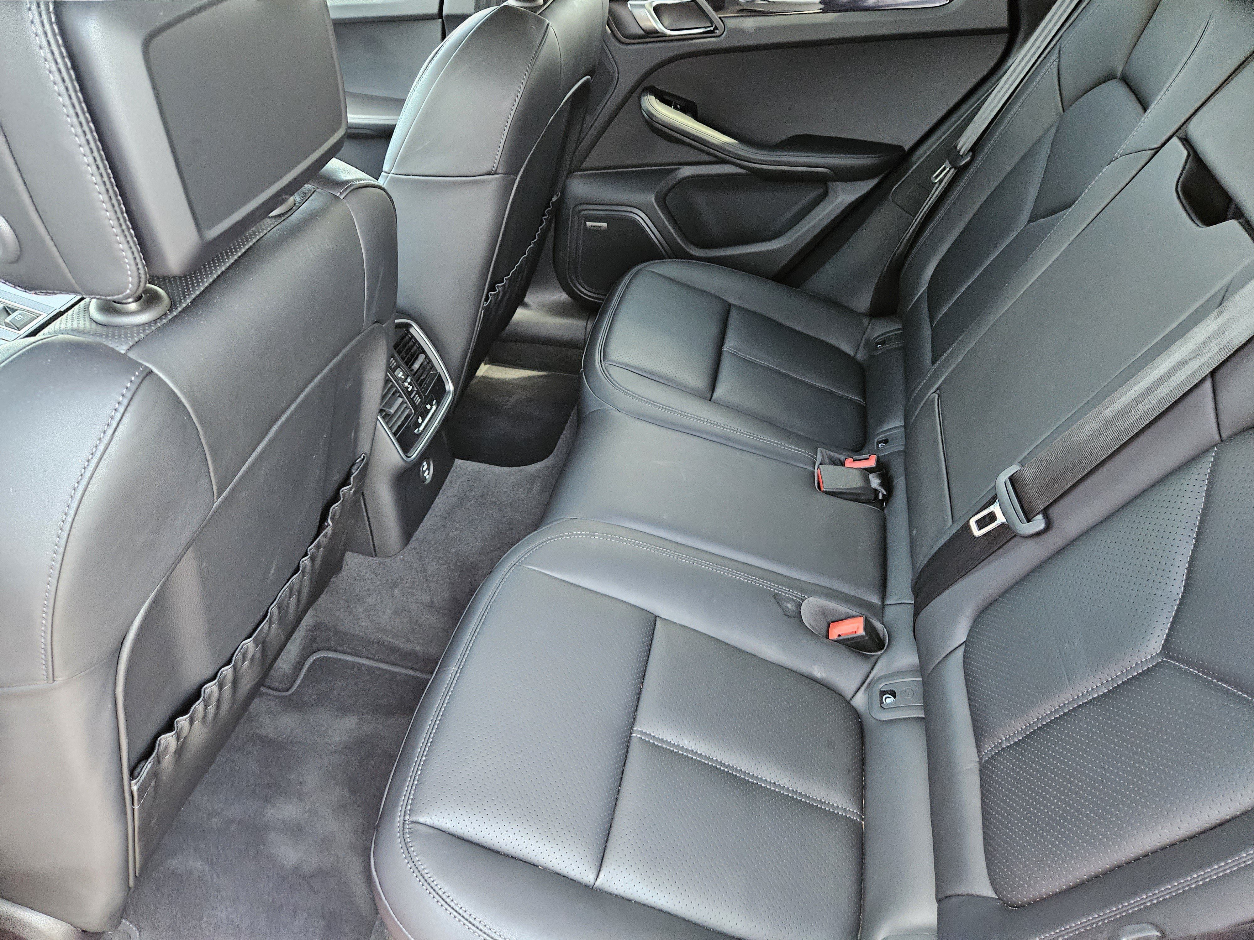 Certified 2026 Porsche Macan AWD/4WD image 28