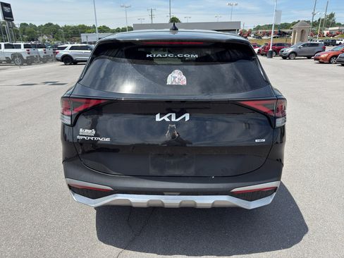 Used 2023 Kia Sportage LX FWD image 4