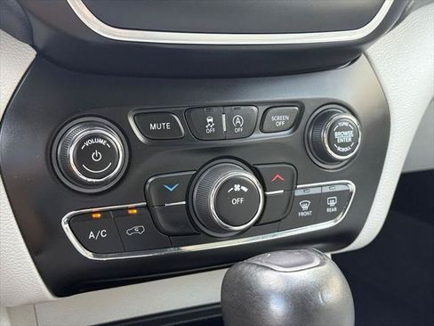 Certified 2021 Jeep Cherokee Latitude Lux AWD/4WD image 17