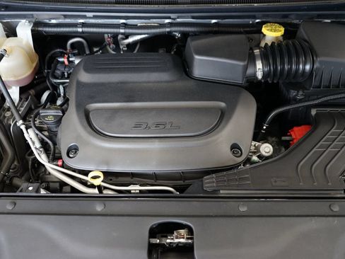 Used 2021 Chrysler Pacifica Touring-L w/ Uconnect Theater Family Group AWD/4WD image 54