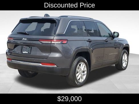 Used 2023 Jeep Grand Cherokee Laredo w/ Luxury Tech Group I AWD/4WD image 3