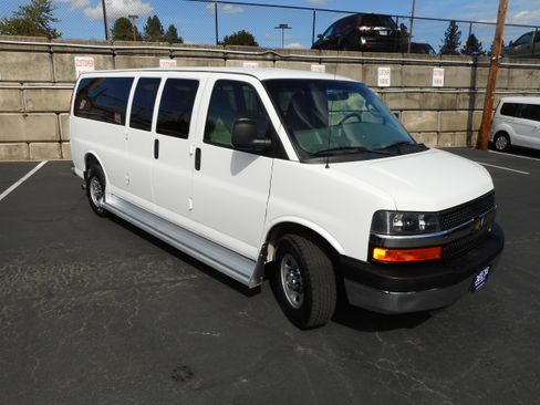 Used 2016 Chevrolet Express 3500 LT w/ LT Preferred Equipment Group image 4
