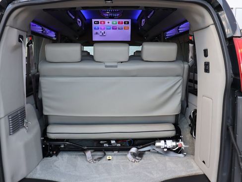 Used 2014 GMC Savana 1500 image 36