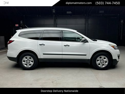 Used 2017 Chevrolet Traverse LS image 7