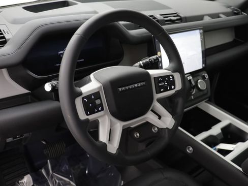 Certified 2026 Land Rover Defender 110 X-Dynamic SE AWD/4WD image 6