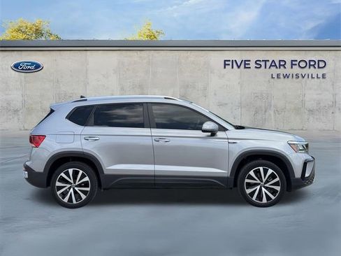 Used 2022 Volkswagen Taos SE FWD image 3