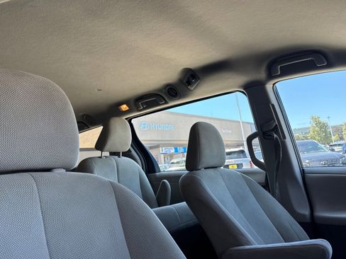 Used 2012 Toyota Sienna w/ Towing Pkg FWD image 17