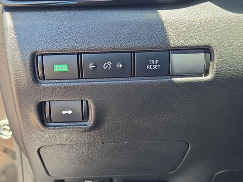 Certified 2023 Nissan Sentra SV FWD image 24