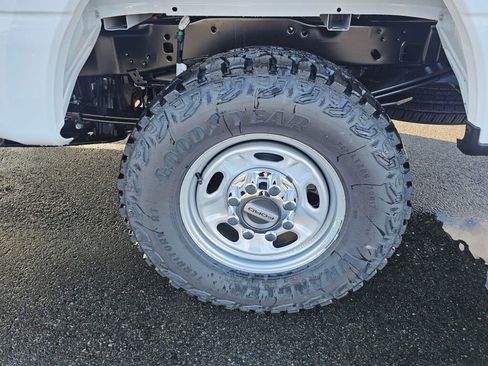 New 2026 Ford F250 XL w/ XL Off-Road Package image 6