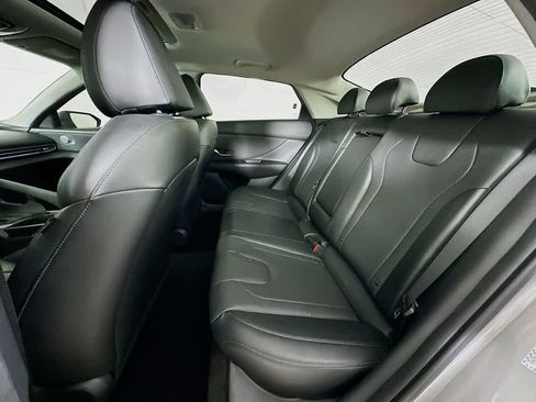 Used 2022 Hyundai Elantra Limited FWD image 13