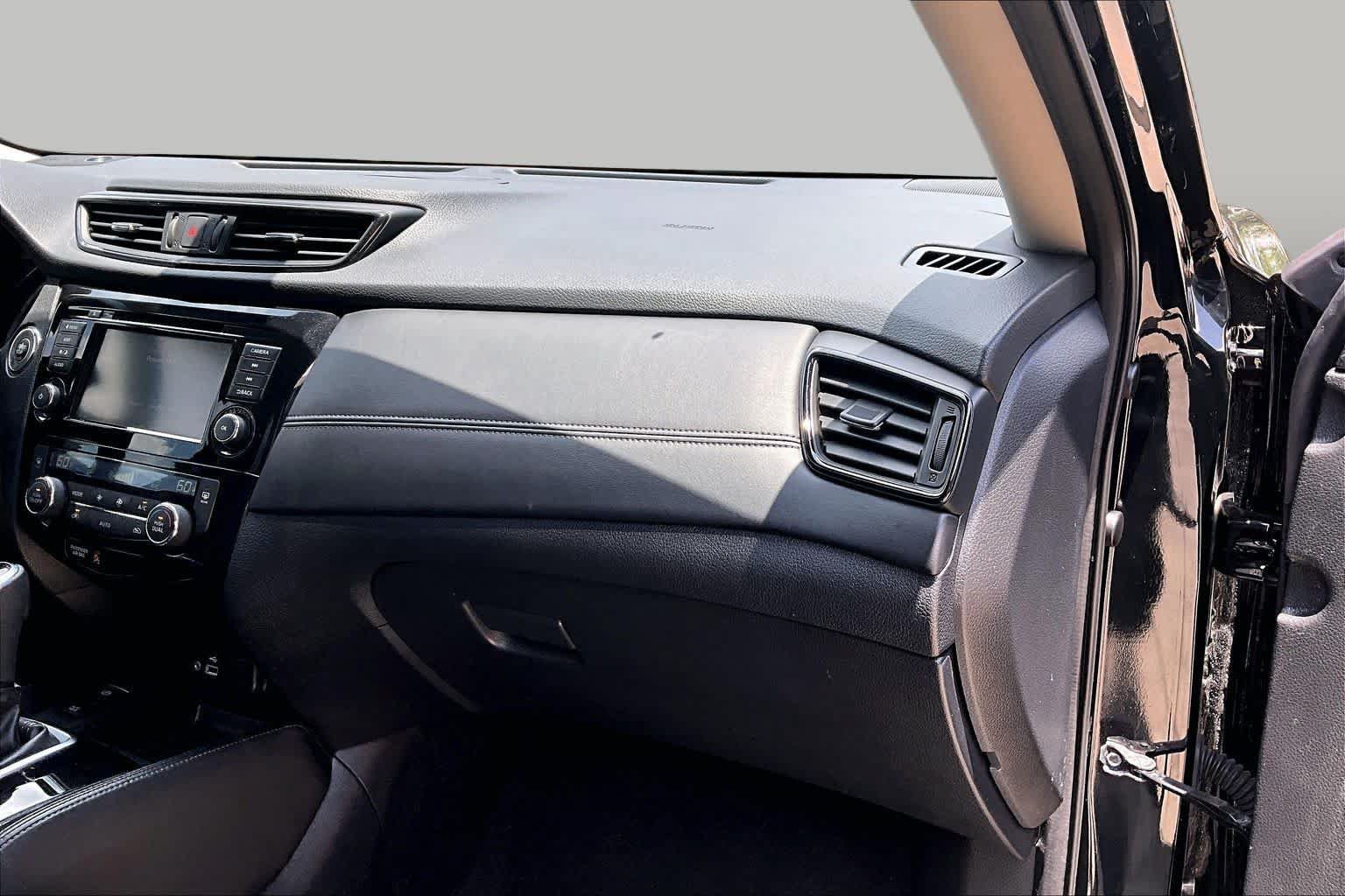 Used 2019 Nissan Rogue SL AWD/4WD image 18