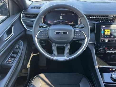 Used 2023 Jeep Grand Cherokee Altitude image 17