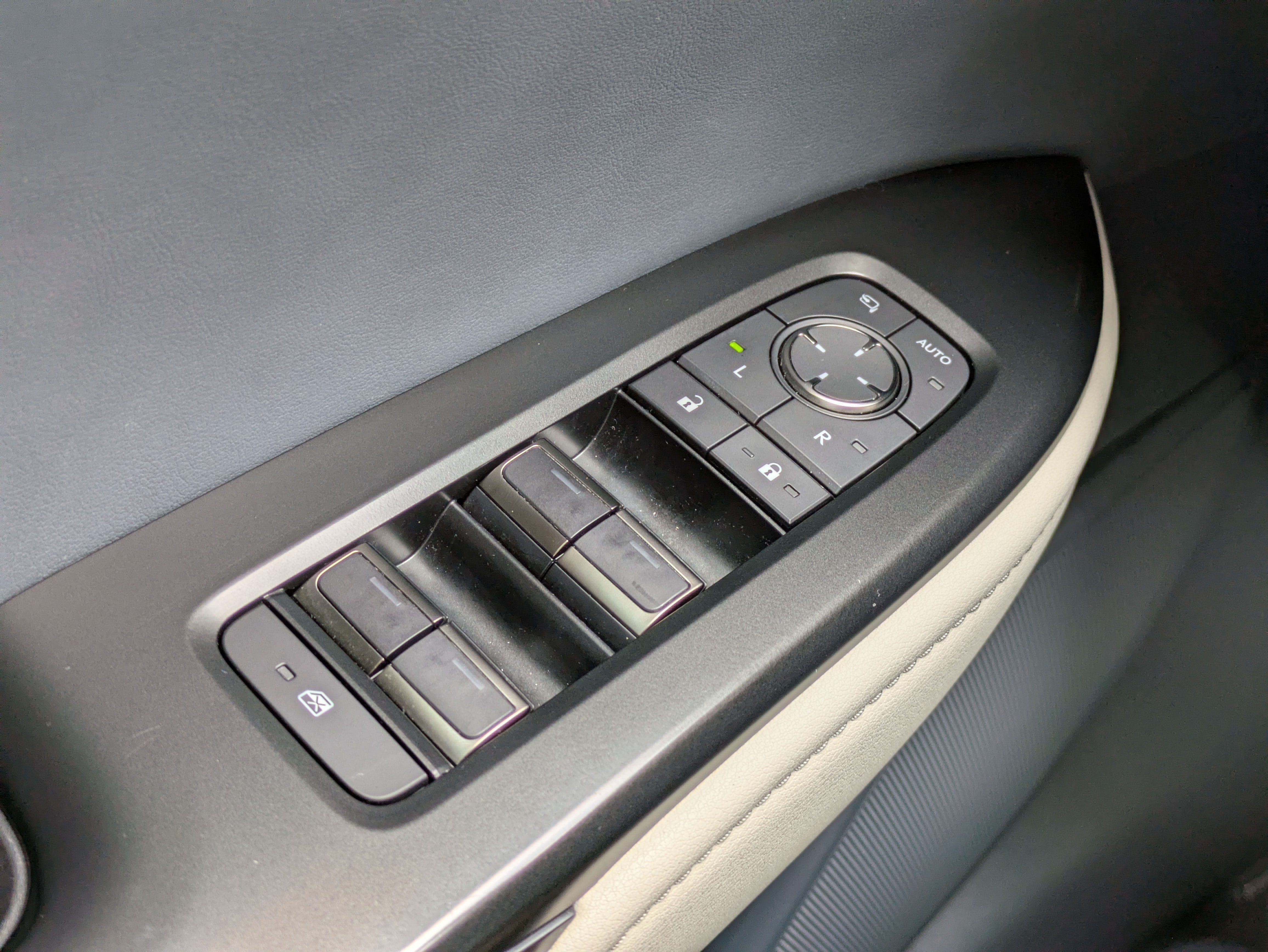 Used 2024 Lexus RZ 300e Premium w/ Accessory Package (Z1) FWD image 20