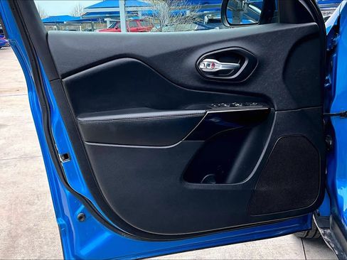 Used 2020 Jeep Cherokee Latitude Plus image 21