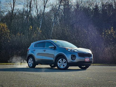 Used 2019 Kia Sportage LX image 2