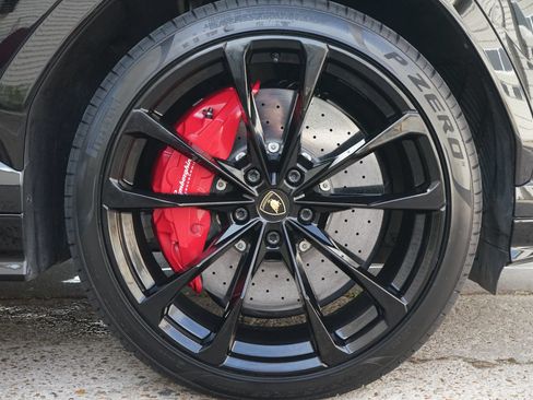 Used 2022 Lamborghini Urus AWD/4WD image 31