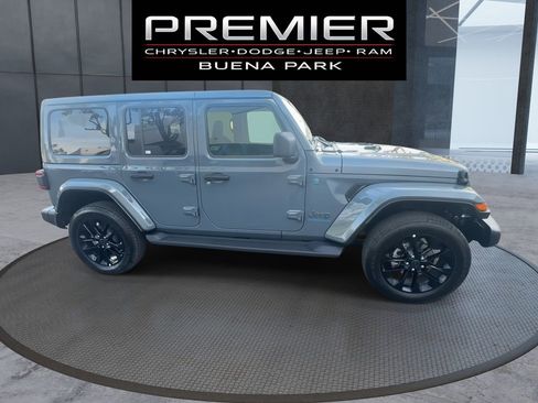 Used 2025 Jeep Wrangler Unlimited Sahara image 9