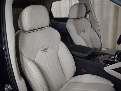 New 2025 Bentley Bentayga AWD/4WD image 24