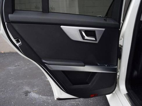 Used 2010 Mercedes-Benz GLK 350 4MATIC image 33