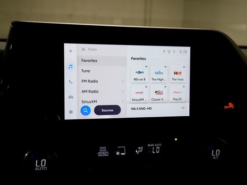 Used 2023 Toyota Highlander XLE image 18