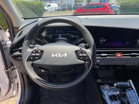 Used 2024 Kia Niro EX FWD image 32