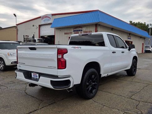 Used 2019 Chevrolet Silverado 1500 Custom w/ Custom Value Package AWD/4WD image 5