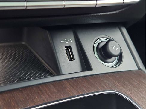 Used 2024 Audi Q5 e Premium Plus w/ Premium Plus Package image 30