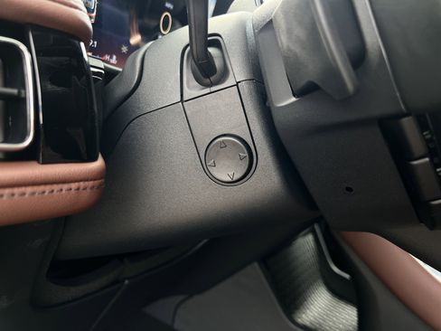 New 2025 Lincoln Aviator Reserve w/ Luxury Package image 17