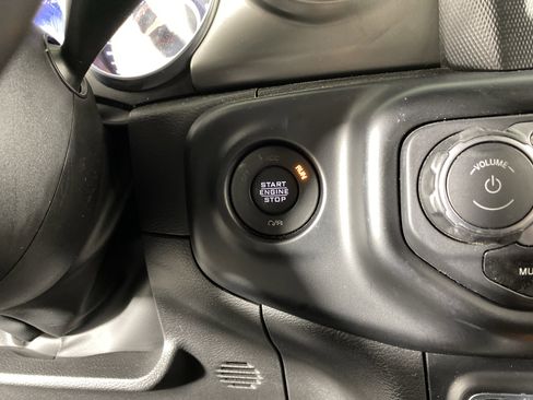 Used 2022 Jeep Wrangler Unlimited Sport image 24