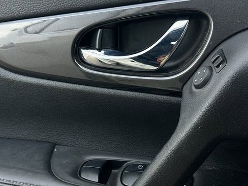 Certified 2020 Nissan Rogue SV image 13