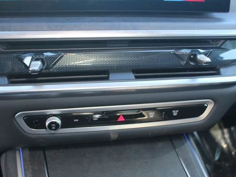 Used 2025 BMW X7 xDrive40i w/ M Sport Package image 16