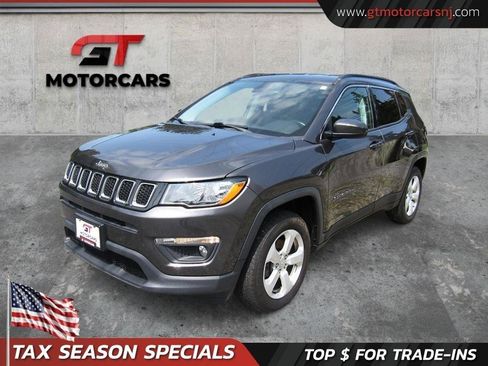 Used 2017 Jeep Compass Latitude w/ Popular Equipment Group AWD/4WD image 1