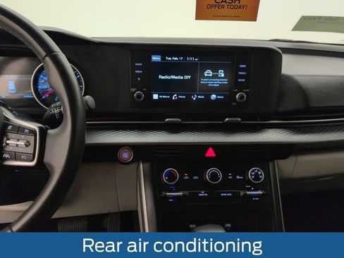 Used 2024 Kia Carnival LX image 19