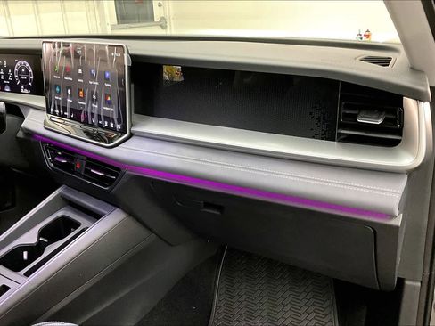 New 2026 Volkswagen Tiguan SE image 28