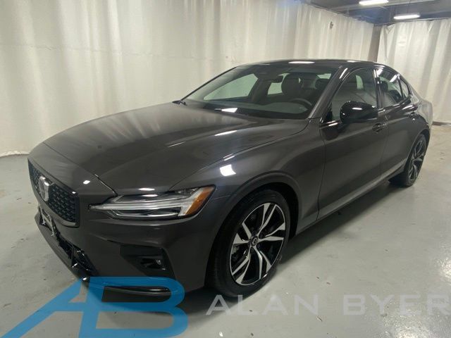 Used 2025 Volvo S60 B5 Core AWD/4WD image 1