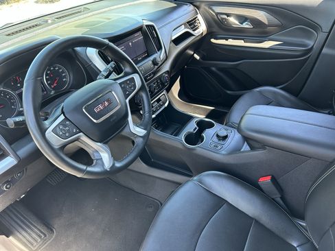 Used 2024 GMC Terrain SLT AWD/4WD image 16
