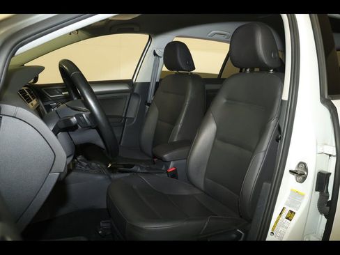 Used 2015 Volkswagen Golf S image 10