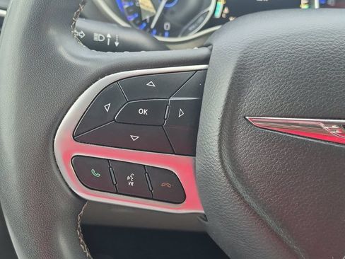 Used 2023 Chrysler Pacifica Touring-L FWD image 25