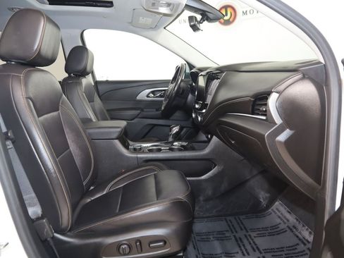 Used 2021 Chevrolet Traverse RS AWD/4WD image 14