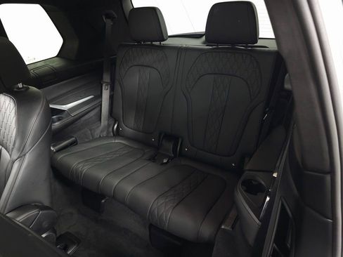 Used 2025 BMW X7 M60i AWD/4WD image 42