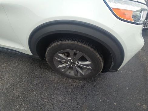 Used 2021 Ford Explorer XLT w/ Equipment Group 202A image 4