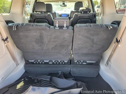 Used 2017 Chrysler Pacifica Limited image 21